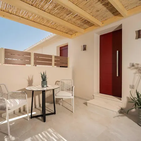Salt Vibe Residences - A Few Steps From The Beach, By Tk Premium Vasilikí